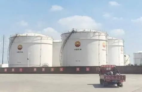 Visiting the site of the renovation project at the Daguang Oil Depot in Tianjin